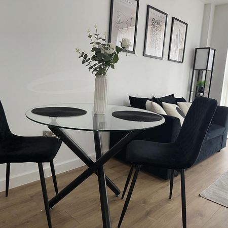 شقة Luxury - Smart Tv - Fast Wifi - Near Utilitia Arena & Icc برمنغهام المظهر الخارجي الصورة